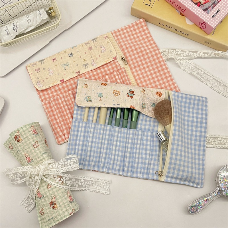 Urocza, tłoczona torba na dług – Pen Pouch Roll recenzja i cena